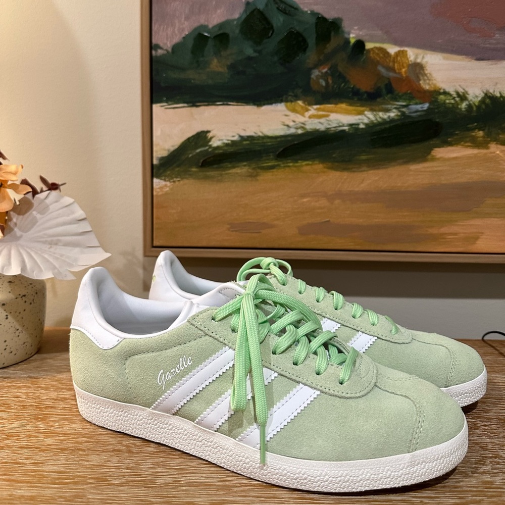 Adidas gazelle women’s sneakers // green LIKE NEW